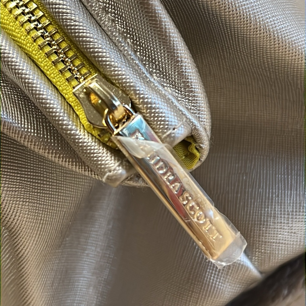 KENDRA SCOTT Zip Cosmetic Case *Sold Out - Picture 7 of 10